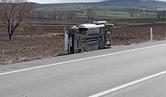 Tokat'ta kaza yapan otomobil devrildi: 3 yaralı
