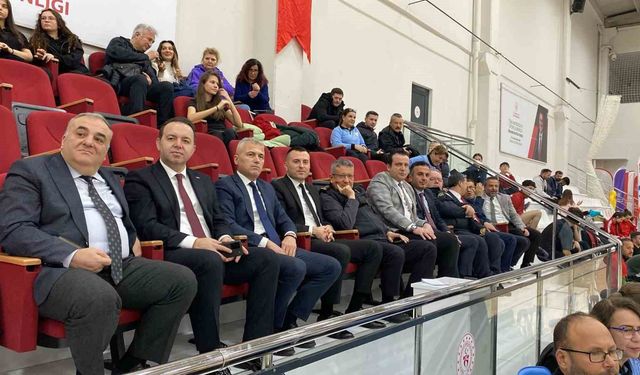 Zonguldak'ta raketler şampiyonluk için parkeye çıktı; 34 ilden 200 sporcu Kozlu'da