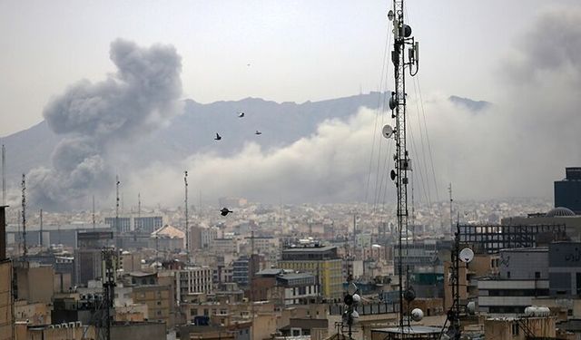 İran, ABD-İsrail saldırılarında 43 bin sivil birimin hasar gördüğünü, 223 kadının hayatını kaybettiğini açıkladı