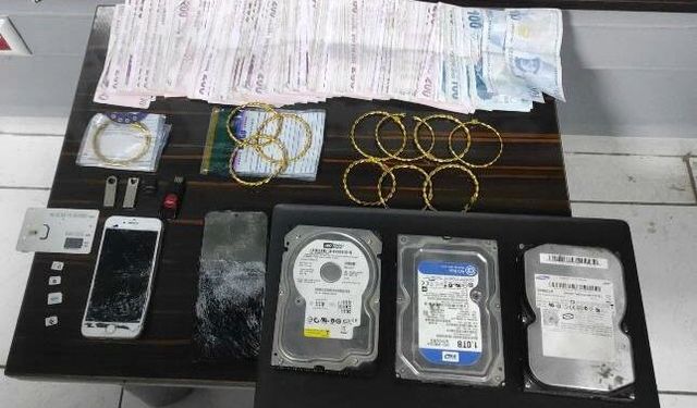 Adana'da kendilerini polis olarak tanıtıp dolandırıcılık yapan 7 zanlı tutuklandı