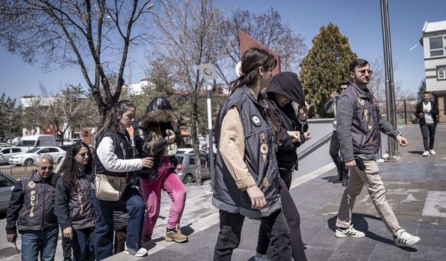 Erzurum'da masaj salonlarına düzenlenen fuhuş operasyonunda 10 şüpheli yakalandı