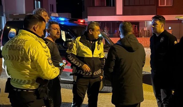 Karabük'te polisin 'dur' ihtarına uymayan ehliyetsiz sürücü kovalamacayla yakalandı