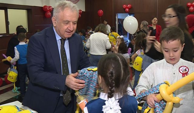 Kazakistan'da 23 Nisan Ulusal Egemenlik ve Çocuk Bayramı kutlandı
