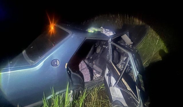 Manisa'da kanala devrilen otomobildeki 2 kişi öldü, 5 kişi yaralandı