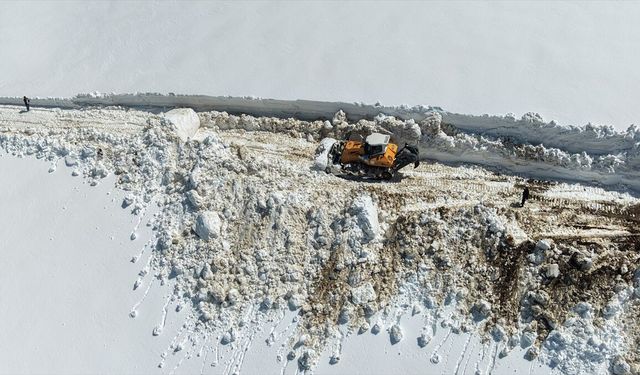Muş ve Bitlis'te ekipler nisanda karla mücadele çalışması yürütüyor