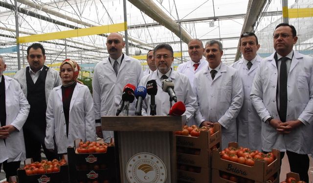 Tarım ve Orman Bakanı İbrahim Yumaklı, Aksaray'da sera ziyaretinde konuştu: