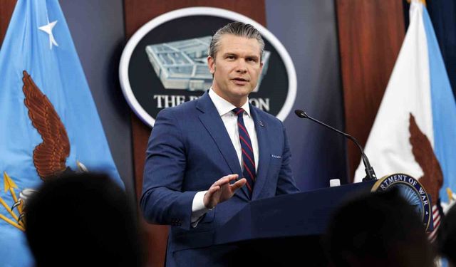 ABD Savunma Bakanı Hegseth: 'İran kötü bir seçim yaparsa hem abluka olacak hem de bombalar yağacak'