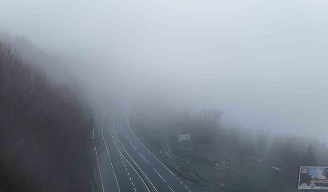 Bolu Dağı'nda sis ve sağanak etkili oluyor