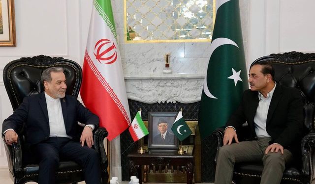 İran Dışişleri Bakanı Arakçi, Pakistan Genelkurmay Başkanı Munir ile görüştü