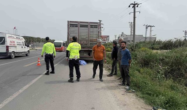 Park halindeki kamyona çarpan 80 yaşındaki motosikletli hayatını kaybetti