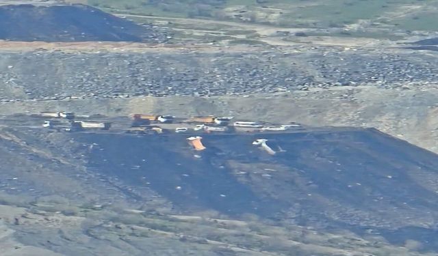 Şırnak'ta hafriyat sahasında toprak kayması: Park halindeki 2 araç şarampole yuvarlandı