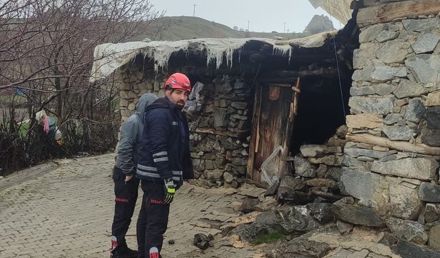 Van'da kümes ve tandır olarak kullanılan yapı çöktü