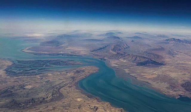 İran Dışişleri Bakanı Erakçi: Hürmüz Boğazı, Lübnan'daki ateşkes süresinin sonuna kadar tüm ticari gemilere açık olacak