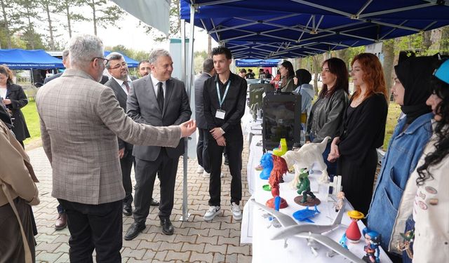 Ankara Yıldırım Beyazıt Üniversitesi'nde 'Bilim ve Bahar Şenliği' düzenlendi