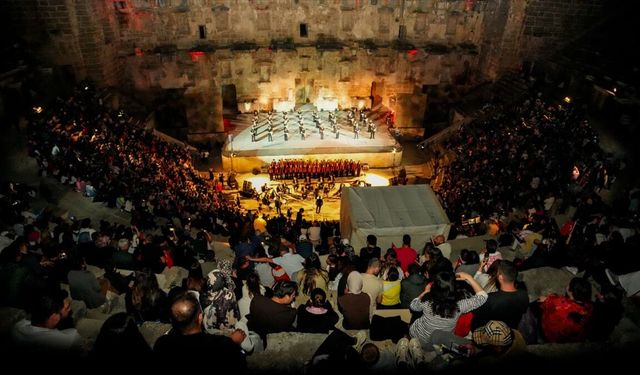 Aspendos Antik Tiyatrosu'nda 'Gençlik ve Spor Şöleni' düzenlendi