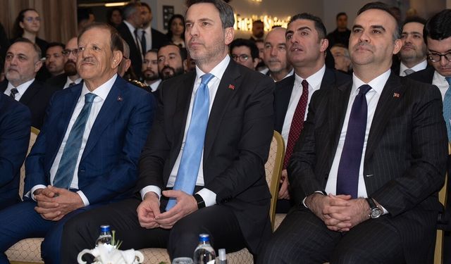 Bakan Bayraktar, güneş enerjisinin yıl sonunda elektrik kurulu gücünde zirveye çıkacağını bildirdi: