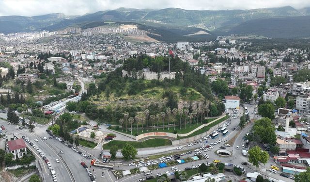 Depremde zarar gören Kahramanmaraş Kalesi'nde restorasyon çalışmaları sürüyor