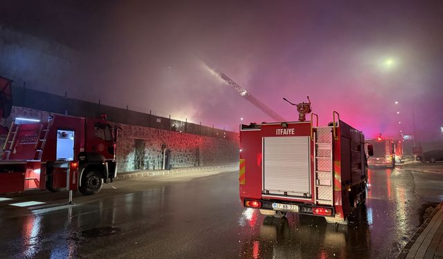 Gaziantep'te mobilya fabrikasında çıkan yangın söndürüldü