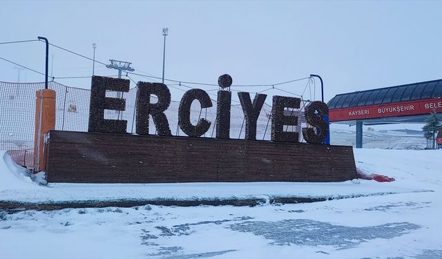 İç Anadolu'nun zirvesi 'Erciyes'e mayıs ayında kar yağdı