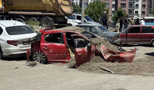 Kahramanmaraş'ta freni arızalanan kamyonun 7 araca çarptığı kazada 6 kişi yaralandı