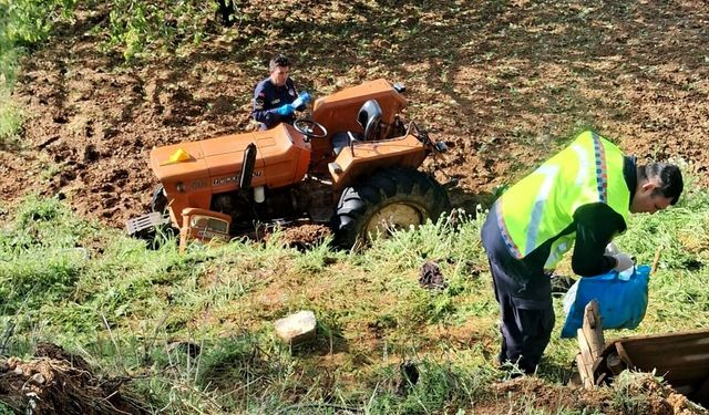 Kütahya'da traktörün şarampole devrildiği kazada 1 kişi öldü