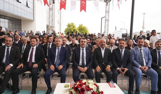 Milli Eğitim Bakanı Tekin, İzmir'de anaokulunun açılışını gerçekleştirdi