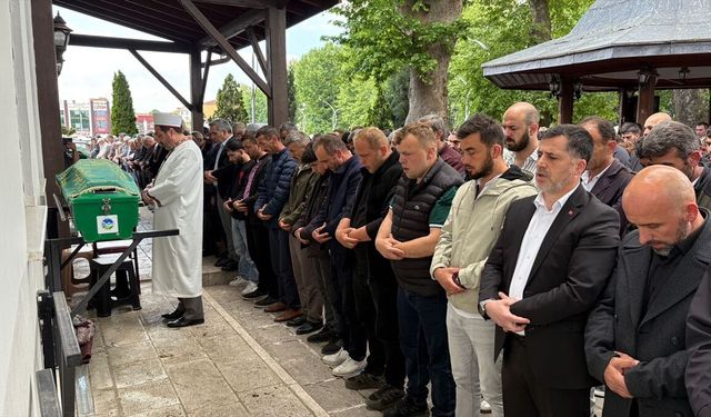 Sakarya'da konveyör bant fabrikasındaki patlama sonucu hayatını kaybeden işçinin cenazesi defnedildi
