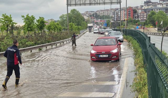 Su altında kalan Zonguldak-Alaplı çevre yolunda ulaşım aksadı