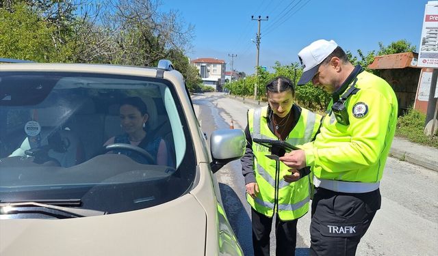 Zonguldak'ta bir günlüğüne polis olan 'özel bireyler' trafik denetimine katıldı