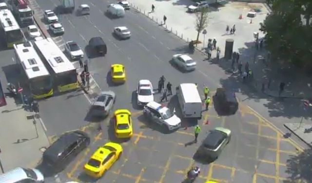 Beşiktaş'ta ticari aracın çarptığı polis ağır yaralandı