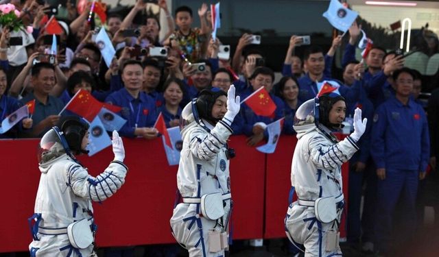 Çin'den uzaya gönderdiği bir astronotuna ilk kez 1 yıllık görev süresi