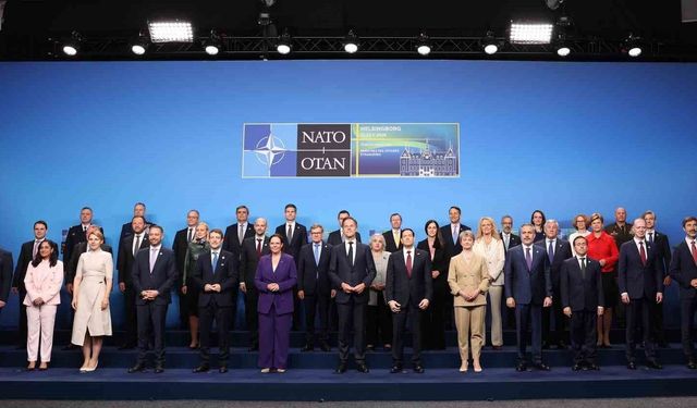 Dışişleri Bakanı Fidan, İsveç'te NATO Dışişleri Bakanları aile fotoğrafına katıldı