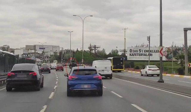 E-5'te trafiği hiçe sayan scooter sürücüsü kamerada: Trafiktekiler tepki gösterdi