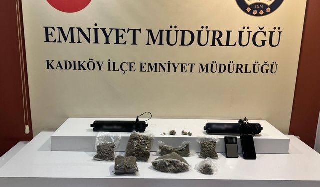 Kadıköy'de narkotik operasyonu: İş yerindeki gizli bölmeden uyuşturucu çıktı