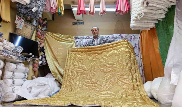 Kraliçe 2. Elizabeth'in yorganını yapan İnegöllü 60 yıldır mesleğine sıkı sıkı sarılıyor