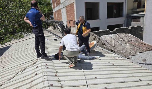 Mudanya'da can pazarı...6.kattan devrilen vinçte 2 işçi yaralandı