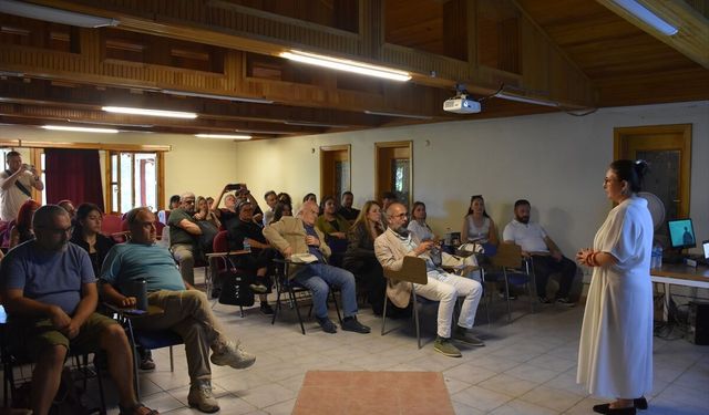 Duayen foto muhabiri Ara Güler'in 'fotoğraf mirası' Edirne Bienali'nde konuşuldu