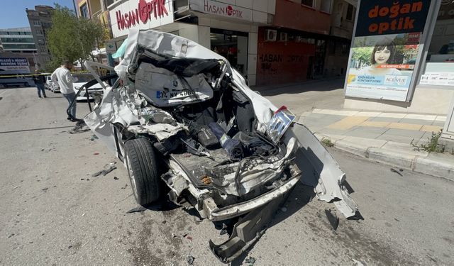 Elazığ'da freni patlayan kamyonun 10 araca çarpması sonucu biri ağır 5 kişi yaralandı
