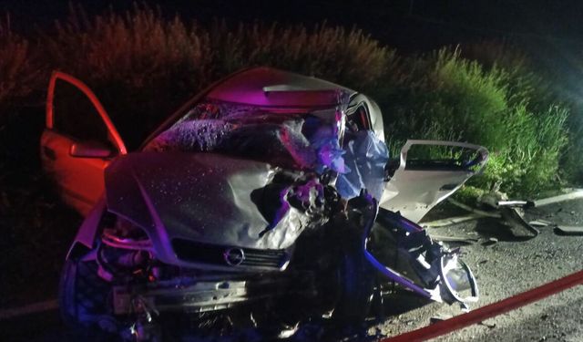 Konya'da kamyonetle çarpışan otomobilin sürücüsü öldü, 5 kişi yaralandı