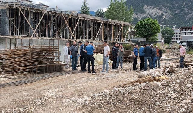 Kütahya'da inşaat iskelesinin çökmesi sonucu 2 işçi öldü, 2 işçi yaralandı