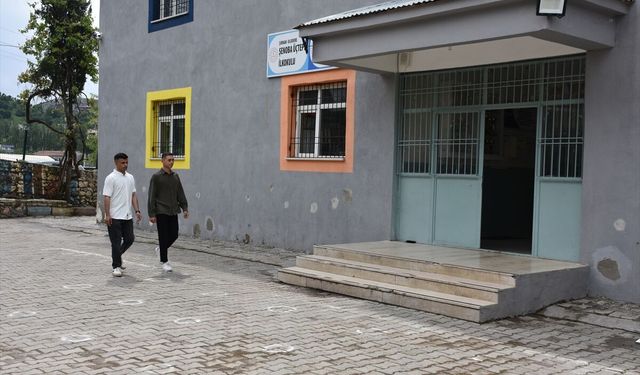 Mehmetçik, Şırnaklı öğrencileri takviye eğitimle geleceğe hazırlıyor