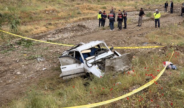 Yozgat'ta köprüden düşen otomobildeki 2 çocuk hayatını kaybetti, 3 kişi yaralandı