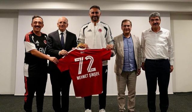 Bakan Şimşek, Bolu kampındaki Batman Petrolspor'u ziyaret etti
