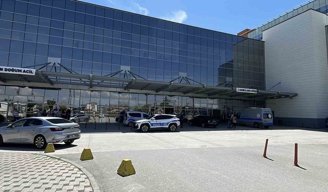 Boşanma aşamasındaki eşini vurup intihar etti