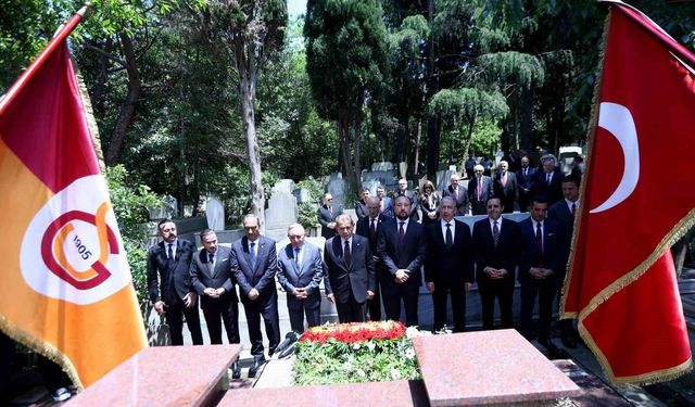 Dursun Özbek, Ali Sami Yen ve Süleyman Seba'nın kabrini ziyaret etti