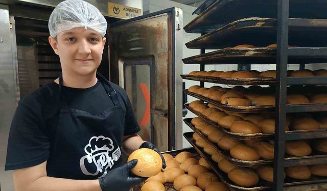 Edirne'de geleceğin fırın ustaları yetişiyor: Liseliler hem üretiyor hem de kazanıyorlar