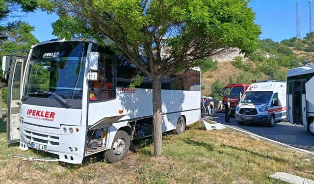 İşçi servisi ile hafif ticari araç çarpıştı, 4 yaralı