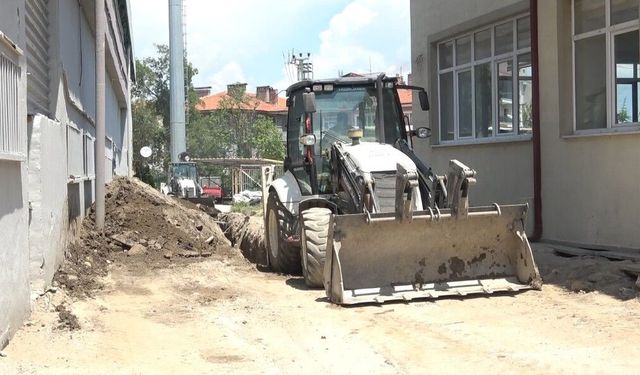 Isparta'da kanalizasyon hattı çalışmasında göçük meydana geldi: 1 işçi yaralandı