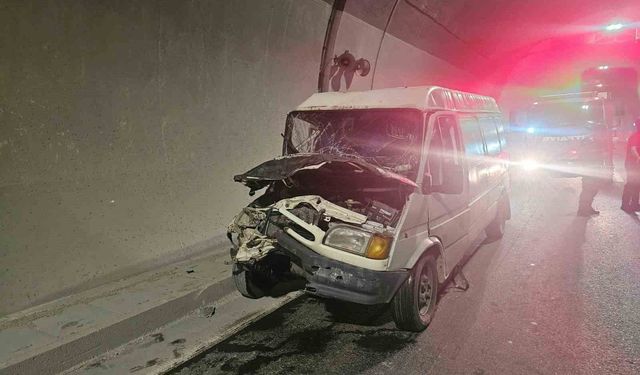 Osmangazi Tüneli içindeki trafik kazasında, 1'ağır 3 kişi yaralandı