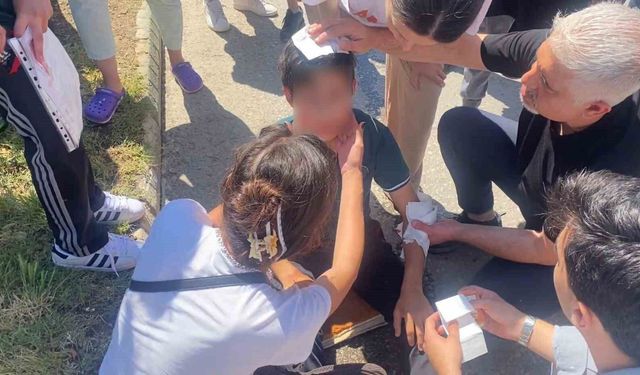 Takdir belgesi sevinci hastanede bitti: Yolun karşısına geçerken otomobil çarptı
